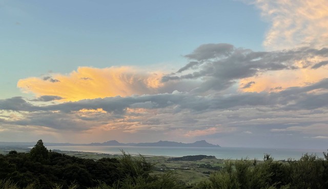 Private Bach with massive views in Waipu 1.5hrs from Auckland