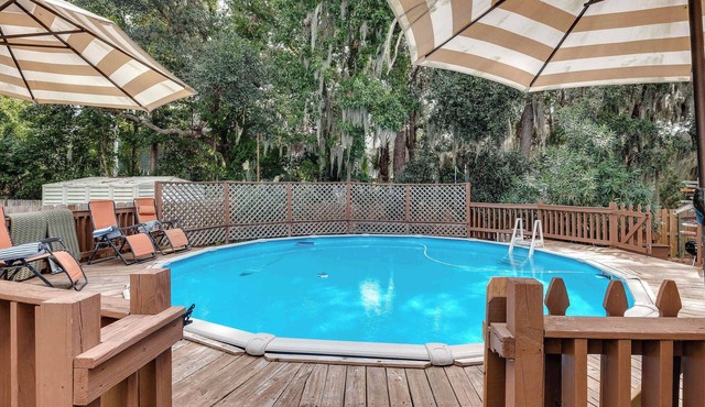 Private Backyard, Shared Pool & Pet-Friendly