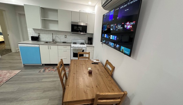 Private Basement Suite - 2 Bedrooms