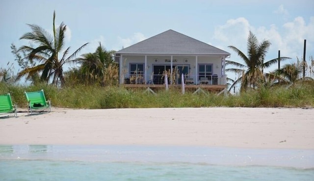 Private Beachfront Home-Spectacular Views, Large Deck.
