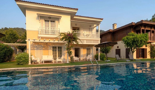 Private Beach Access - 2BR, Centrally Located, Deluxe Villa in Portville, Göcek