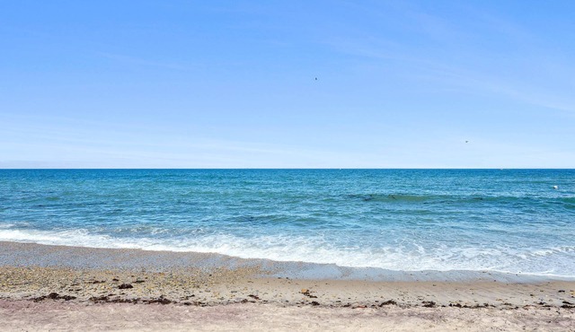 Private Beach access 4 bedroom house in the beautiful Culloden neighborhood