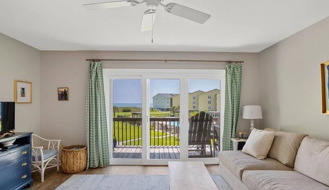 Private beach access! Condo near the heart of Surf City !