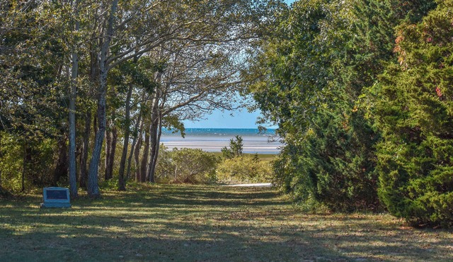 Private beach access Wrap around porch!
