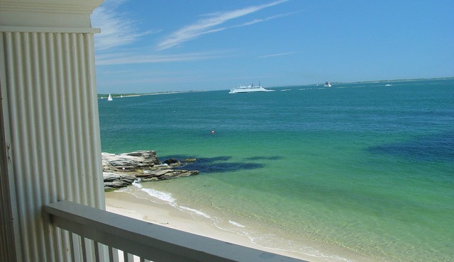 Private Beach Front Spacious 6-bedroom New England home on Long Island Sound