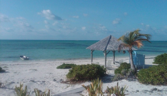 Private Beach House on Casuarina Bonefish Beach with Motorboat for Rent