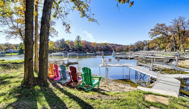 Private Beach! Lakefront Cabin in Panora
