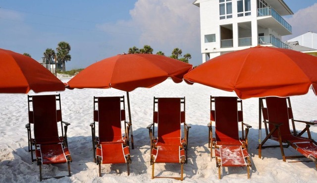 *PRIVATE BEACH* *PRIVATE POOL* *ELEVATOR* *6 BEACH BIKES*