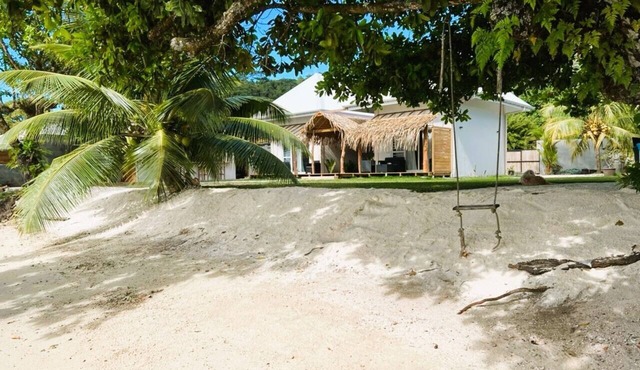 *PRIVATE BEACH, waterfront bungalow-A/C - 4 pers