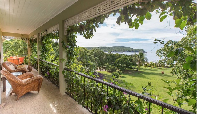 Private Beachfront garden villa with Pickleball court - Coquina