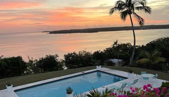 Private Beachfront Estate Home w/Pool on Gated Windermere Club Membership
