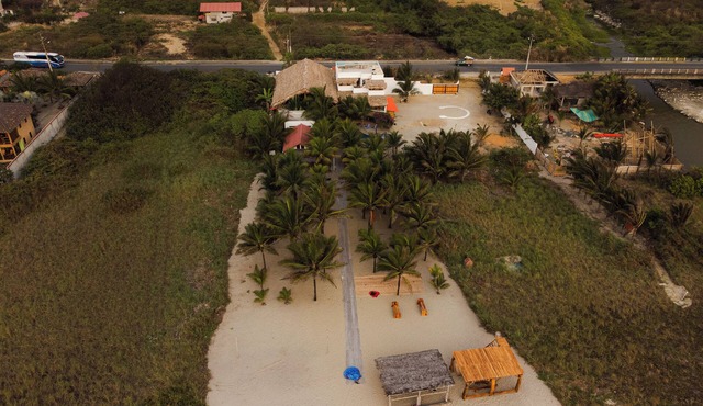 Private Beachfront Resort: Sleeps 20+, Pool & Bar
