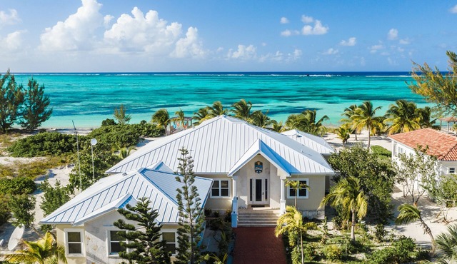 Private Beachfront Luxury Estate with Infinity Pool & Concierge incl – Sleeps 16