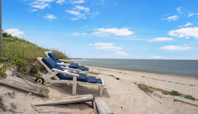 Private Beachfront Cottage, Secluded and Romantic