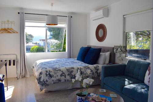 Private Beachside Studio with Courtyard and Sea view