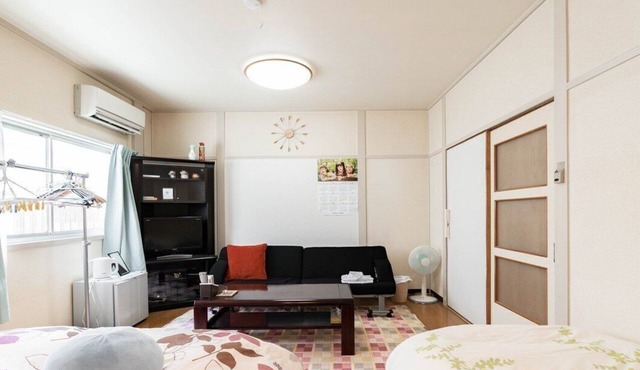 Private bedroom in a shared English-speaking house