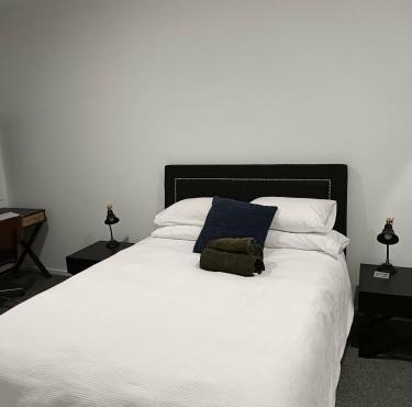 Private Bedroom -Pool Terrace Retreat Airport and CBD access