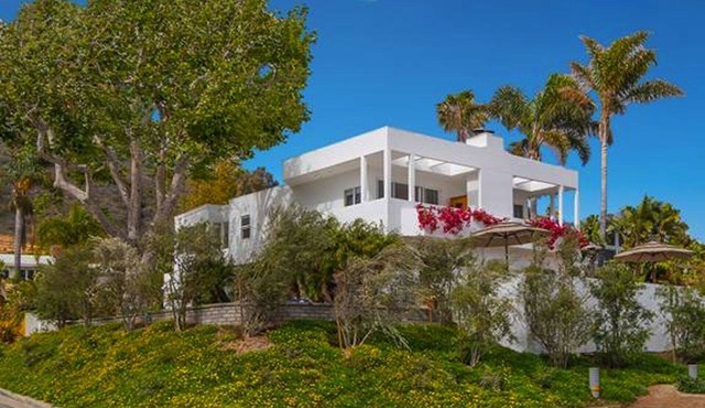 Private Broad Beach Home - Super clean and air conditioned! We love guests!⭐️