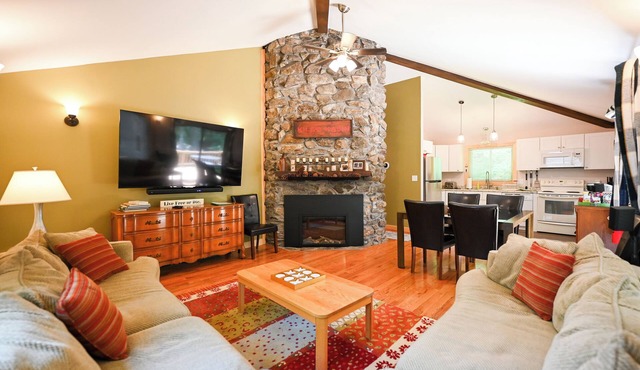 Private Brookside Getaway