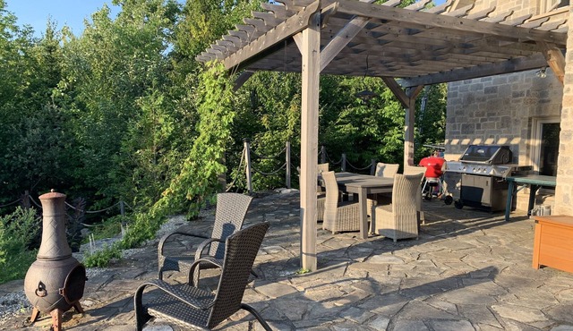 Private magnificent 1-acre lakefront cottage on Lac Brompton. Stand up desk.