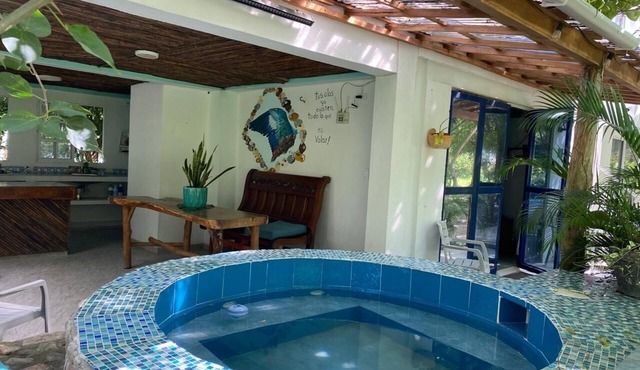 Private cabin with Jacuzzi, just one minute from the beach.