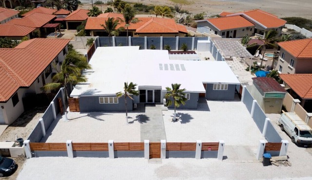 Private chef,46 sec to BEACH, Pool side massage, UTV