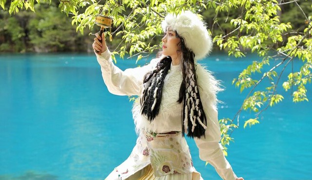 Private VIP Tour:2-Day Jiuzhaigou・Huanglong Highlights Experience