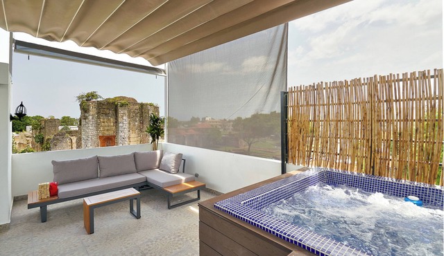 Private Colonial Penthouse w/Rooftop Jacuzzi & Ruins View
