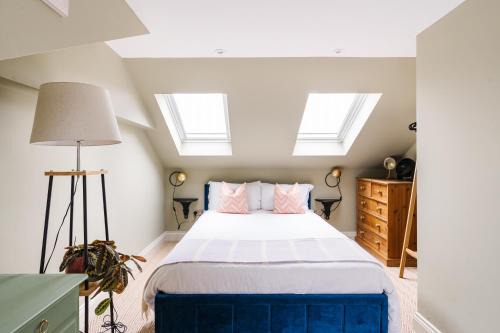 Private Comfortable Loft Apt in Superb Period Home