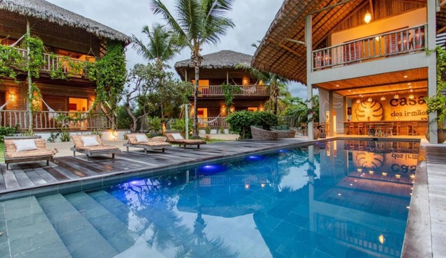 Private complex with swimming pool, close to the ocean