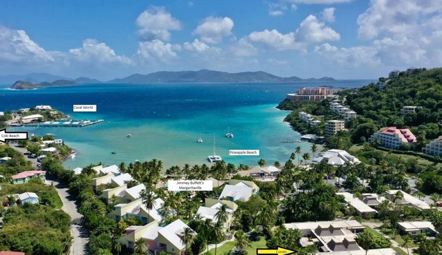 Private condo by the beach! ¡Condo a pasos de la playa!