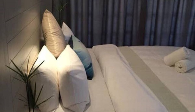 Private Contemporary Suite II *Modern Airport Stay