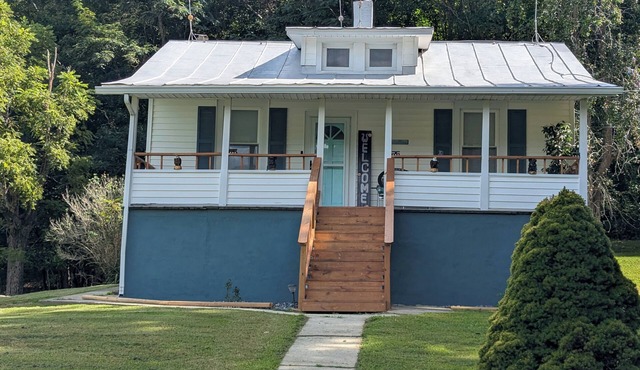 Private,convenient to Roanoke, Clifton forge,mountain views,rivers nearby