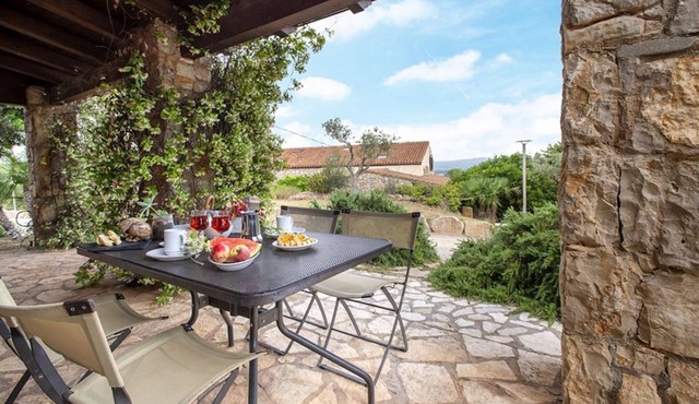 Private cottage at ground floor, in an exclusive and secluded location, 35 square meters, ideal for 4 guests.It comprises a cozy living room with a sofa bed, fully equipped kitchenette, a double bedroom and a bathroom with shower.A splendid terrace with