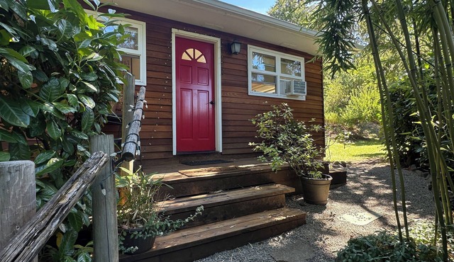 Private Cottage - Walk to U of O!