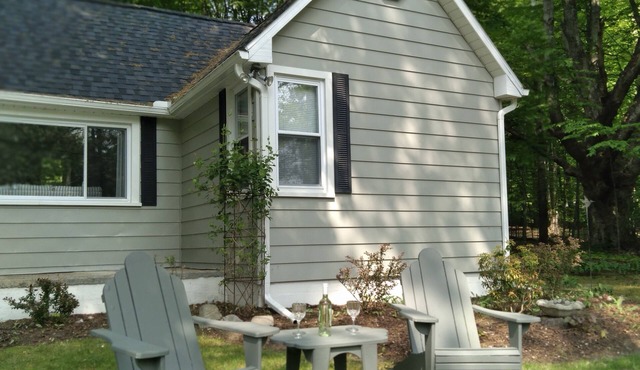 Private Cottage with 2 bedrooms and a lakeview setting of Lake Bellaire