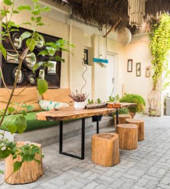 Private Cottage with bbq area 5 min walk to beach!