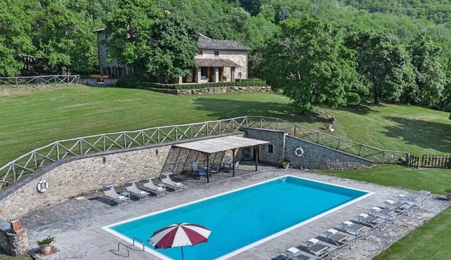 Private countryside villa with swimming pool