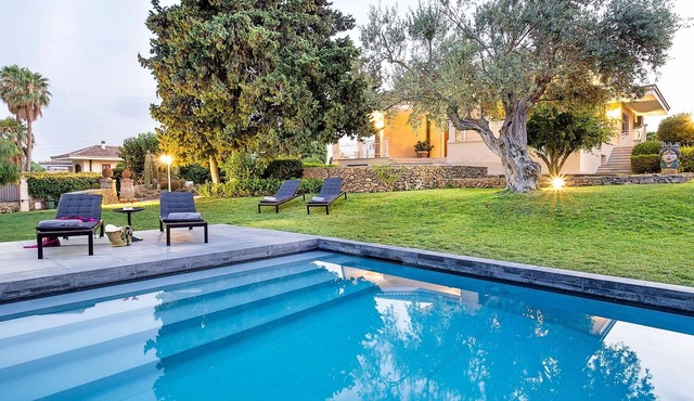 Private countryside villa with swimming pool