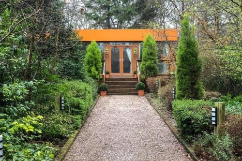 Private Couples hideaway with hot tub