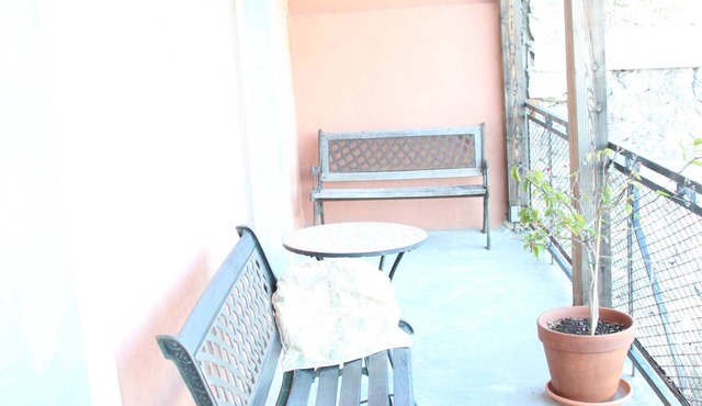 Private Courtyard and Pool, close to Carcassonne and Mediterranean Beaches