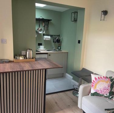 Private Courtyard Studio in Lovely Mortlake