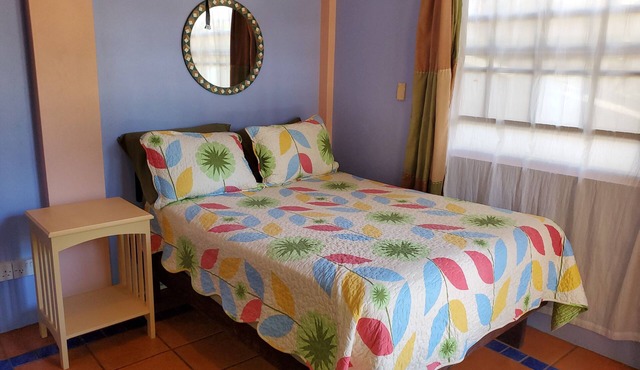Private, Cozy, 2 Bedroom Suite - 2 Minutes from the Beach!