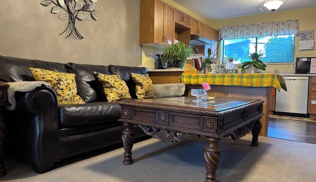 🌿 Private cozy bedroom in Aldergrove. No stairs. 1 hour to Vancouver Airport,