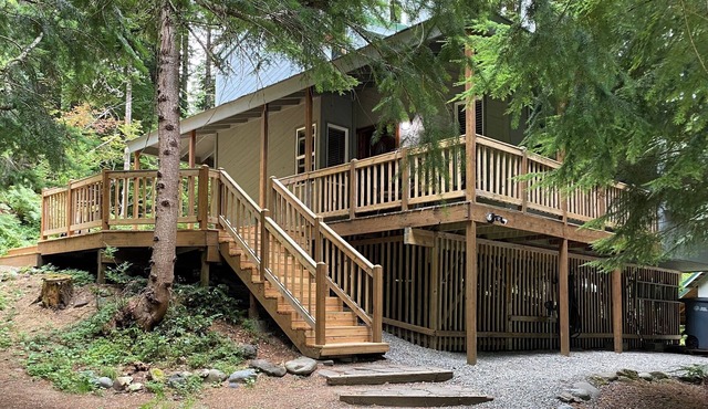 Private Cozy Cabin Hike Mt Rainier, Ski Crystal Mt