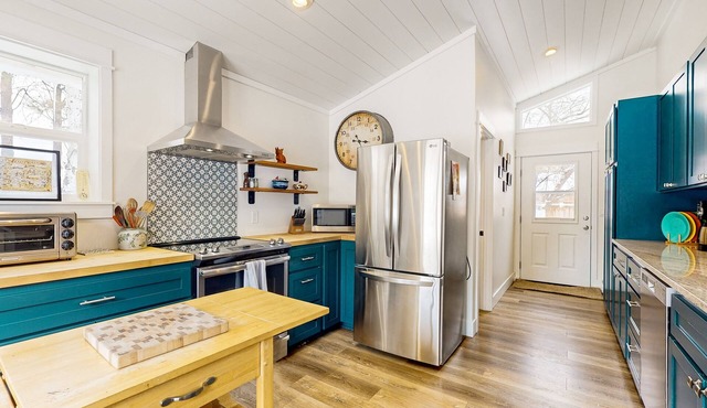 Private dog-friendly adventure home with wood stove, open layout, grill, & AC