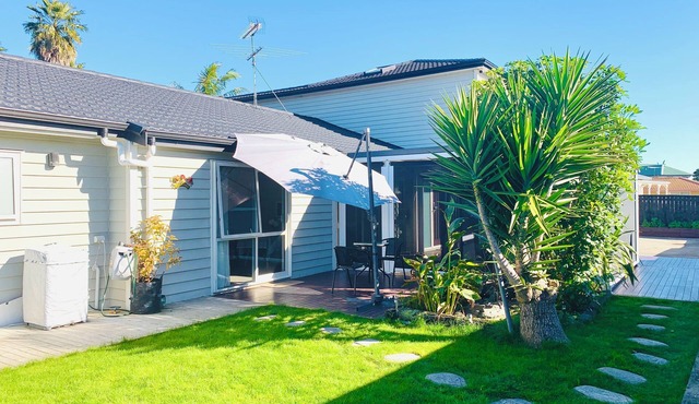Private Double Cozy Guest Suite with Private Garden-Walk Distance Rosedale Park