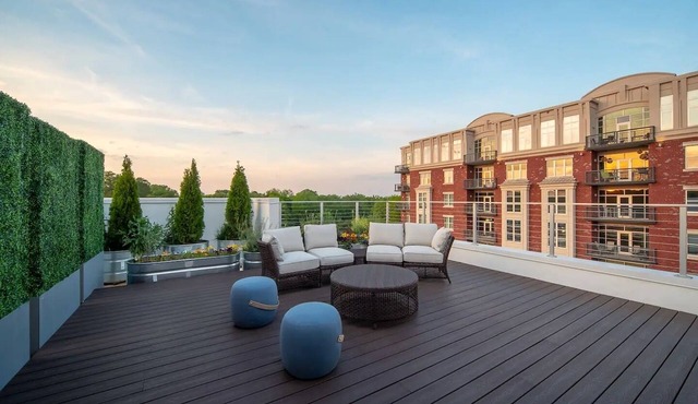 Private Downtown Apartment With Garage Parking