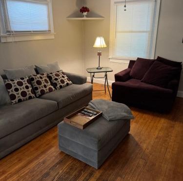 Private downtown cottage
