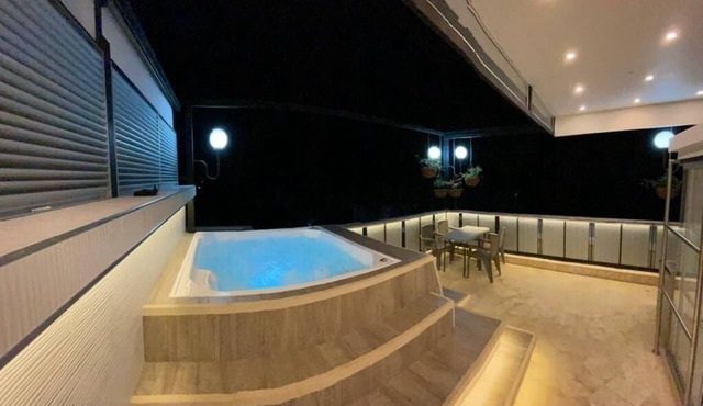 Private Duplex with Jacuzzi LS Belle